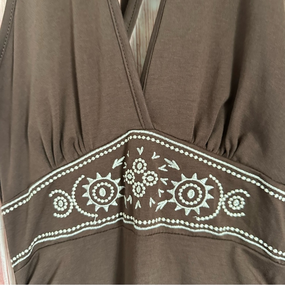 Romwe Brown The White Lotus Embroidered Tiered Hem Halter Mini Dress Sz XS - Picture 7 of 11